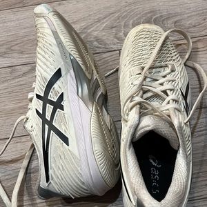 Asics Athletic shoe white size 71/2